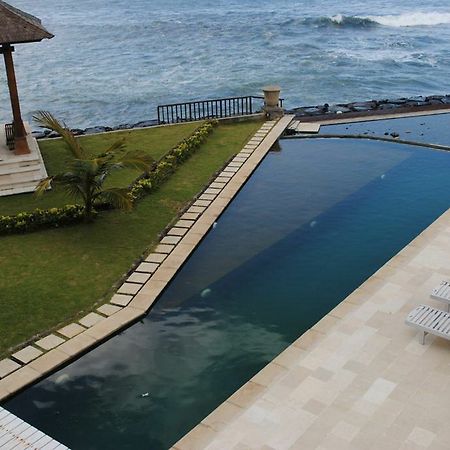 Suarti Resort, Villas & Gallery Ketewel Exteriör bild