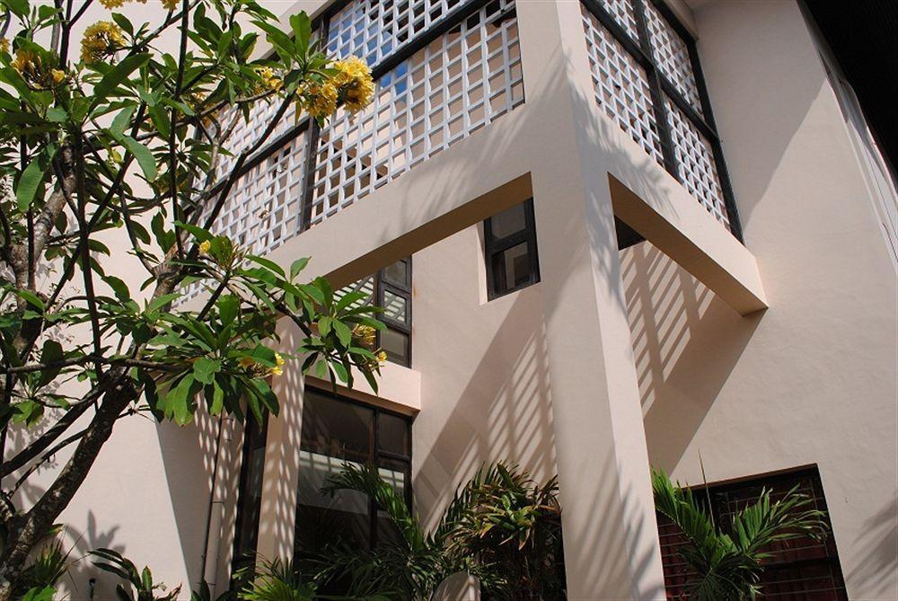 Suarti Resort, Villas & Gallery Ketewel Exteriör bild