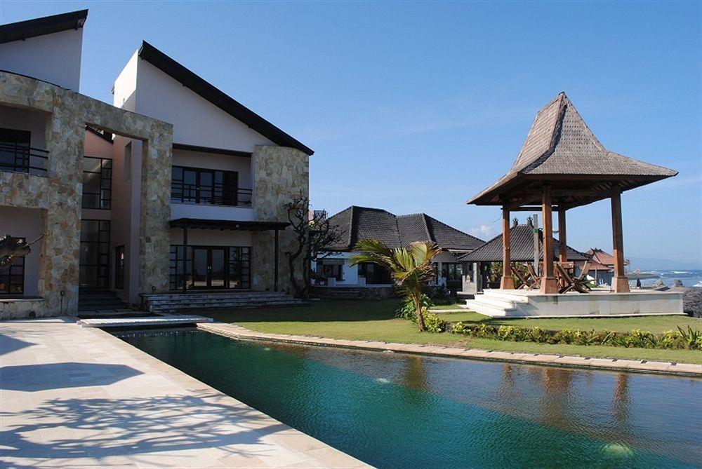 Suarti Resort, Villas & Gallery Ketewel Exteriör bild