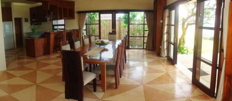 Suarti Resort, Villas & Gallery Ketewel Exteriör bild