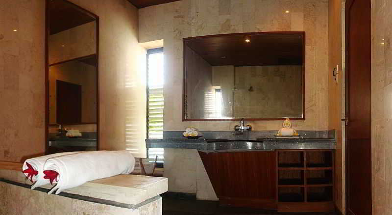 Suarti Resort, Villas & Gallery Ketewel Exteriör bild