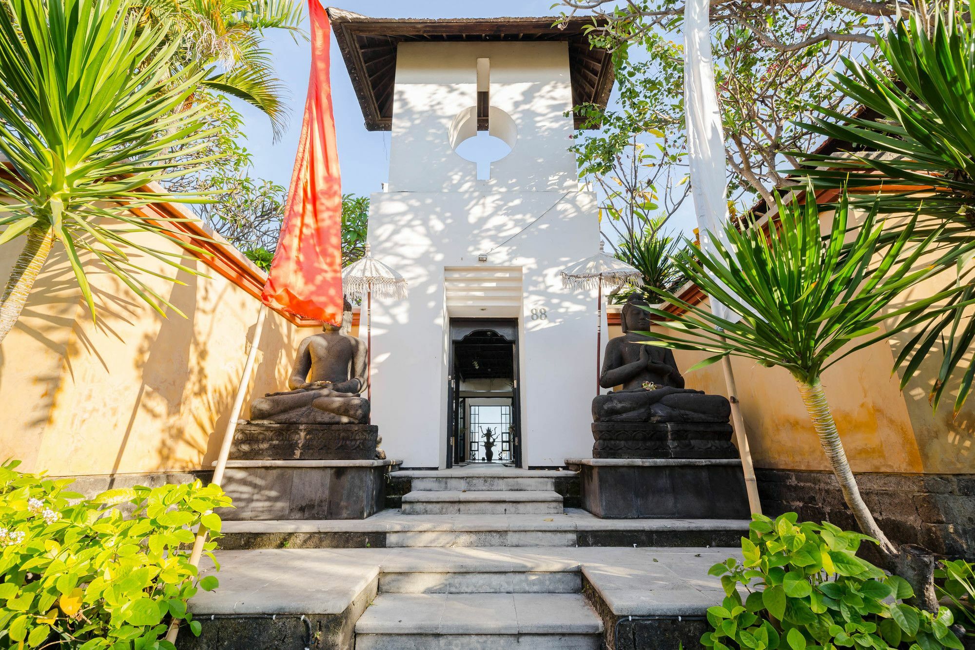 Suarti Resort, Villas & Gallery Ketewel Exteriör bild
